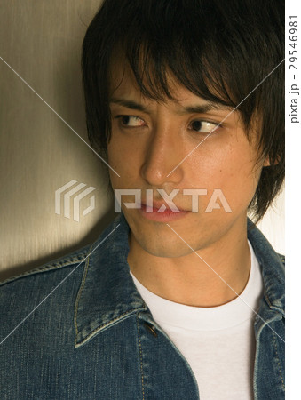 若い男性 29546981