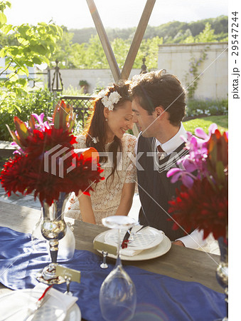 寄り添うカップル 29547244