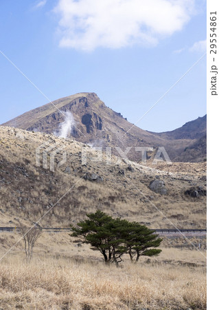 えびの高原の韓国岳と硫黄山 29554861