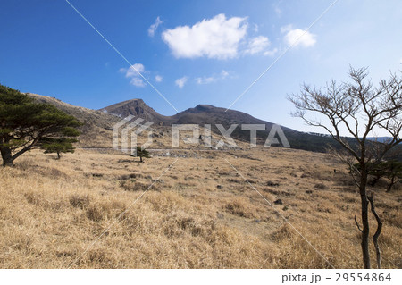 えびの高原の韓国岳と硫黄山 29554864