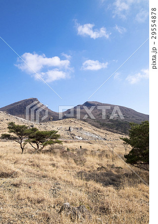 えびの高原の韓国岳と硫黄山 29554878