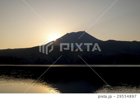 高千穂峰　宮崎県の御池からの夕景 29554897