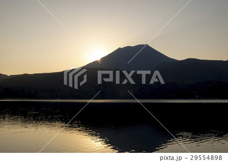 高千穂峰　宮崎県の御池からの夕景 29554898