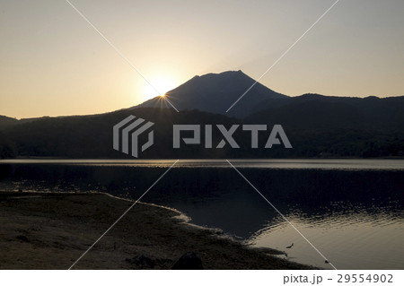 高千穂峰　宮崎県の御池からの夕景 29554902