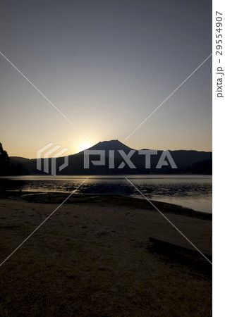 高千穂峰　宮崎県の御池からの夕景 29554907