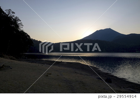 高千穂峰　宮崎県の御池からの夕景 29554914