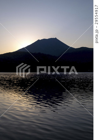 高千穂峰　宮崎県の御池からの夕景 29554917