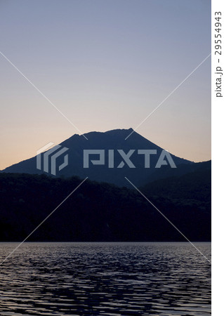 高千穂峰　宮崎県の御池からの夕景 29554943