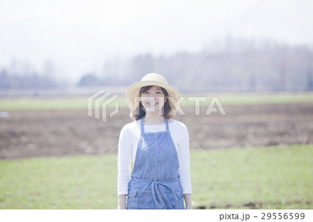 農業　女性 29556599