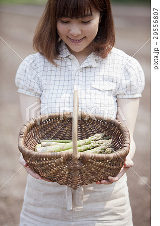 アスパラと女性 アスパラと女性 29556807