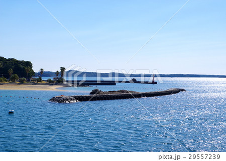 英虞湾クルーズ 海の煌めき 間崎島の防波堤 伊勢志摩　逆光 標準画角 29557239