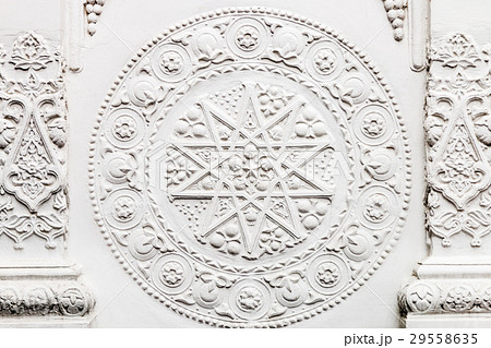 Bas-reliefs and sculptural details  29558635