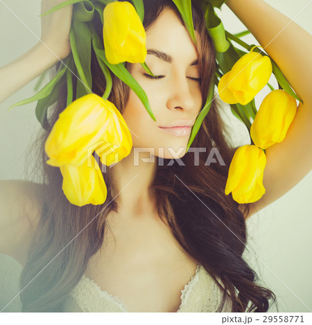 Beautiful lady with tulip 29558771