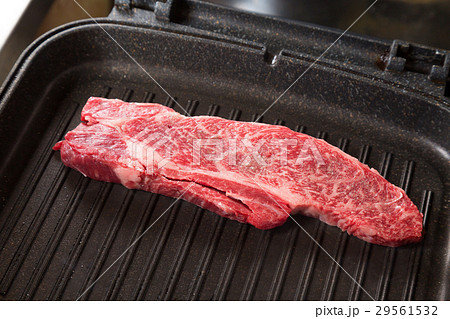 黒毛和牛の肩ロースステーキ　生肉 29561532