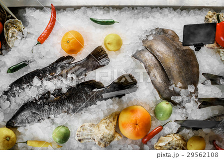 Fishes on the ice with peppers and citrus 29562108