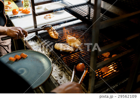 Cooks grilled meat on fire 29562109