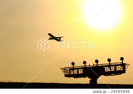 太陽　飛行機　誘導灯 29565946