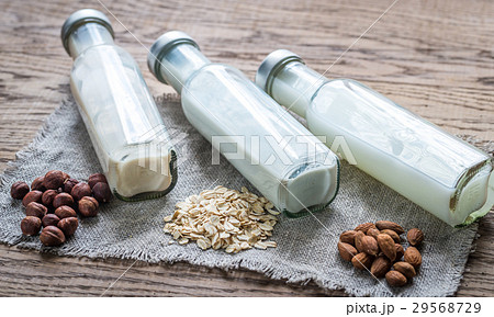 Different types of non-dairy milk 29568729