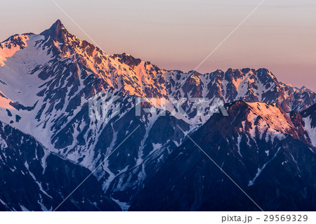 朝日に染まる槍ヶ岳 29569329