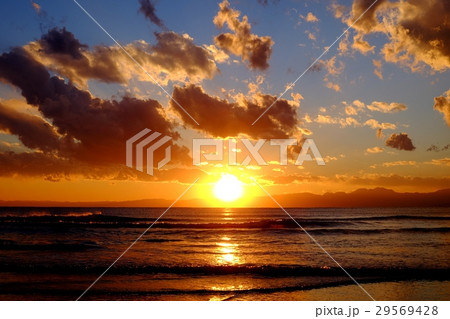 海岸の夕日・片瀬西浜海水浴場 29569428