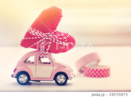 Miniature pink car carrying heart cushion Miniature pink car carrying heart cushion 29570973