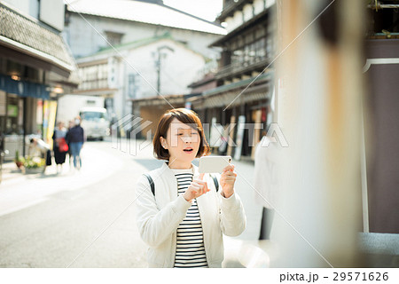 観光　旅　女性 29571626