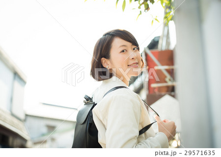 観光 旅 女性 観光 旅 女性 29571635
