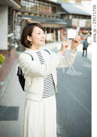 観光　旅　女性 29571700