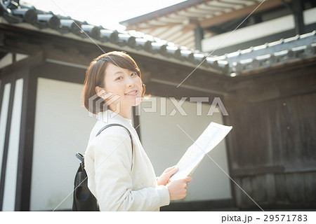 観光 旅 女性 観光 旅 女性 29571783
