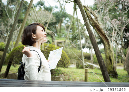観光 旅 女性 観光 旅 女性 29571846
