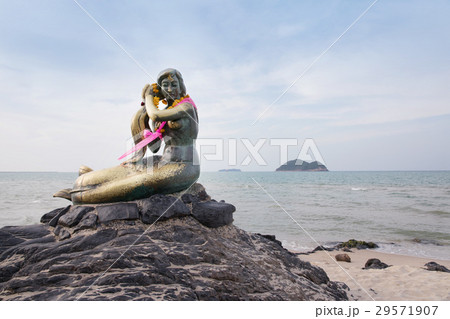 The Golden Mermaid Sculpture The Golden Mermaid Sculpture 29571907