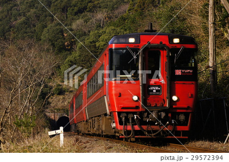 キハ185系 九州横断特急】肥薩線 葉木～坂本の写真素材