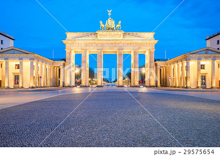 The Brandenburg Gate in Berlin at night, Germany 29575654