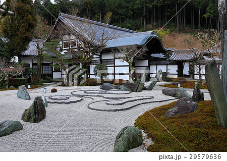 圓光寺の芸術的枯山水 29579636