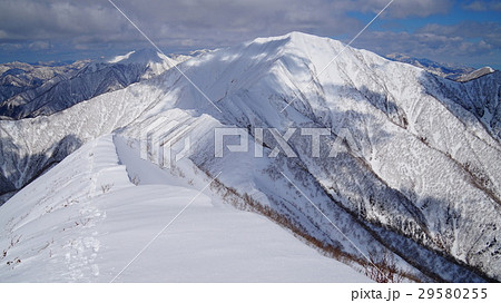 日高山脈の稜線風景・日高山脈の稜線の先に見えるピリカヌプリ 日高山脈の稜線風景・日高山脈の稜線の先に見えるピリカヌプリ 29580255