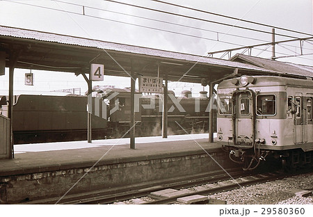 昭和43年 米原駅 蒸気機関車D50とキハ55の写真素材 [29580360] - PIXTA