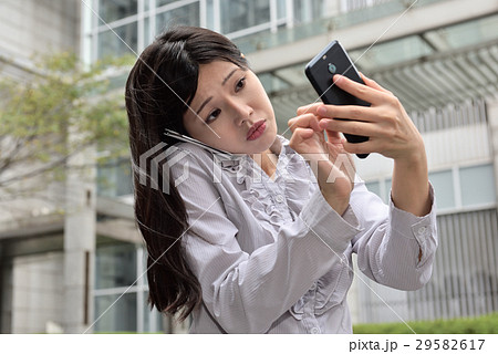 女性 メス 女の人 29582617