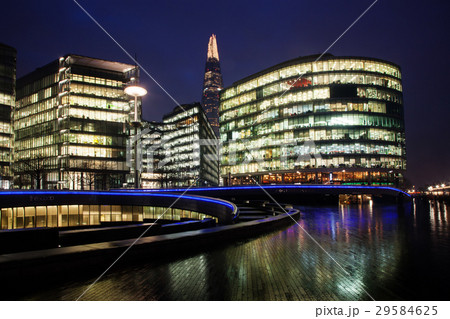 woman tourist, London woman tourist, London 29584625