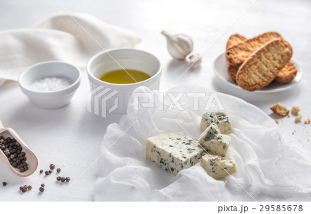 Appetizer with blue cheese and croutons Appetizer with blue cheese and croutons 29585678