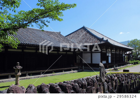 奈良　元興寺　禅室と本堂 29586324