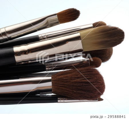 Close up on isolated make up brush 29588841