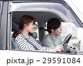 車でドライブしている20代カップル 29591084