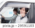 車でドライブしている20代カップル 29591103