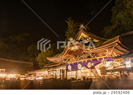 奈良　大神神社の繞道祭　火祭り　日本最古の神社 29592406