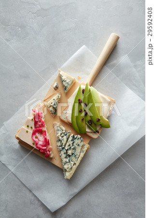Tasty toasts with cheese Tasty toasts with cheese 29592408