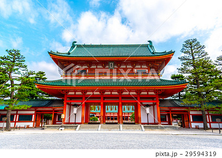 京都 平安神宮の応天門の写真素材