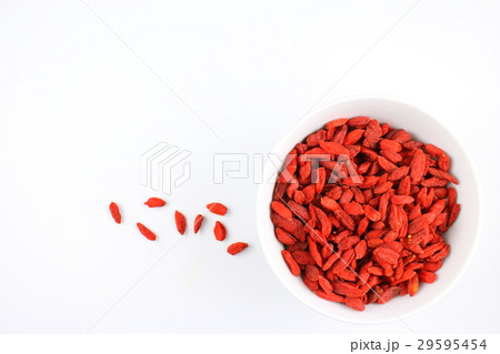 dried goji berries in a small white bowl 29595454