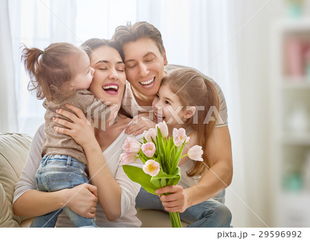 daughters with dad congratulate mom 29596992