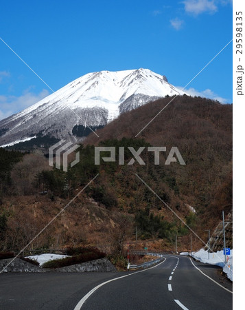 福兼展望駐車場からの春の大山 29598135