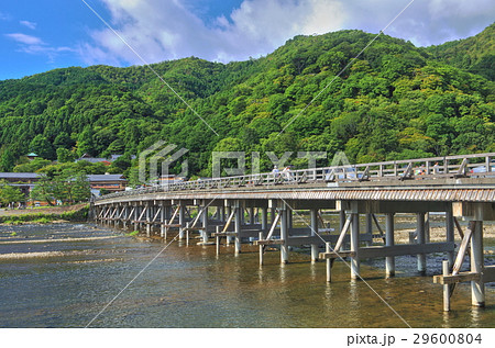 万緑の嵐山渡月橋 29600804